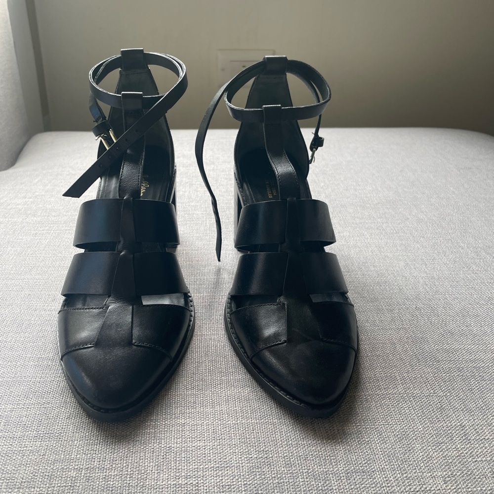 EUC Seychelles Black Leather Pointed-Toe Ankle-Strap Heels Size 8 US